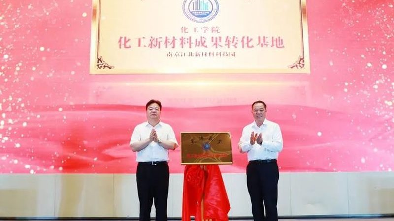 在挑选瓷砖胶粘剂时，首先要关注其材料性能指标。以下是一些关键指标：